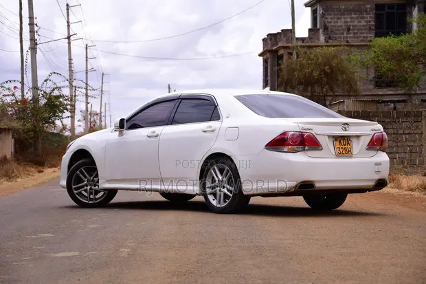 Toyota Crown Athlete GRS200 2012 - 1