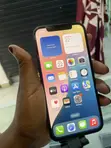 Apple iPhone 12 256GB Nyeusi - 2