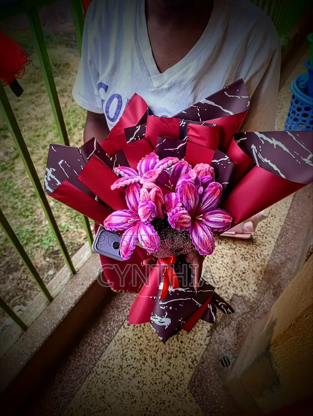 Custom Flower Arrangements & Decor - 1
