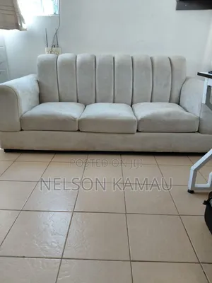 Kochi ya Kisasa ya Seater Tatu