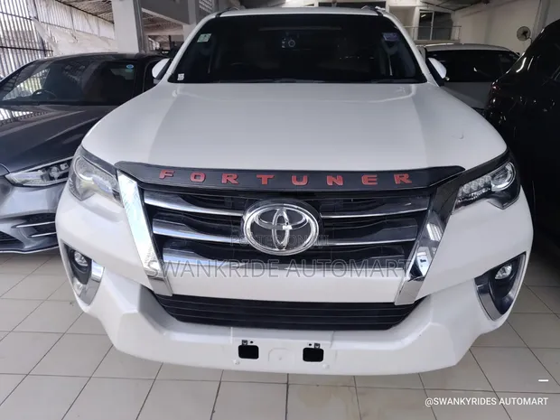 Toyota Fortuner 2.8 D AWD 2019 White - 1