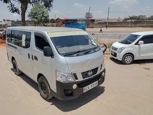 Nissan NV350 2013 Nyeupe