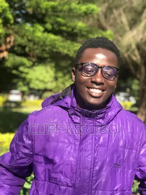 Mtaalamu wa IT Akitafuta Fursa za Utalii na Safari