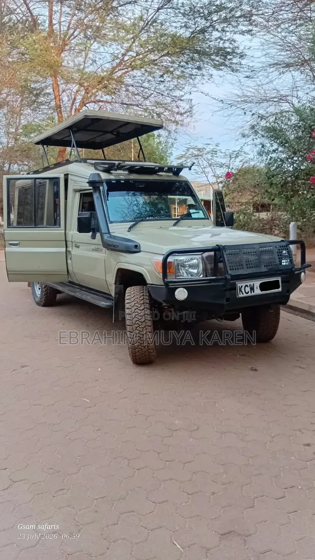 Toyota Land Cruiser 2013 Beige - 1