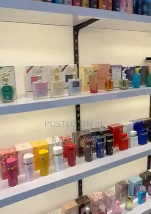 Muuzaji wa Duka la Perfume