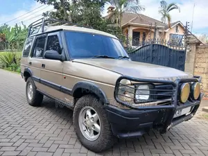 Land Rover Discovery 1997 Dhahabu