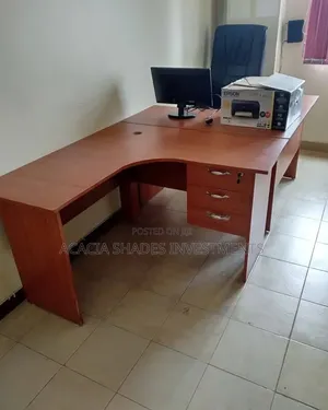 L-Shaped Desk - 4x4 ft