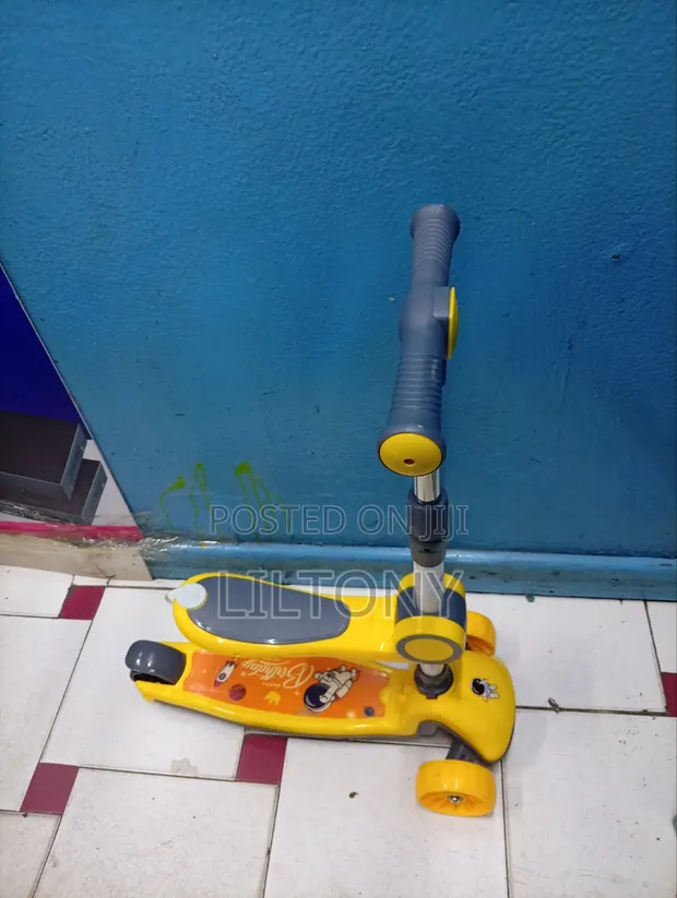 Kids 2-in-1 Scooter with Detachable Seat (Yellow) - 1