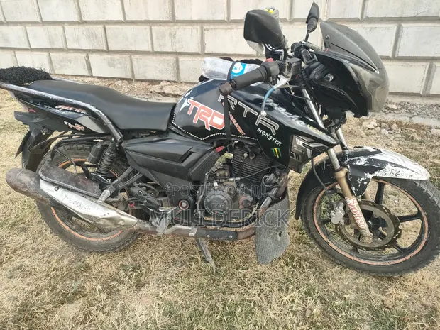 TVS Apache RTR 180 2021 Nyeusi - 1