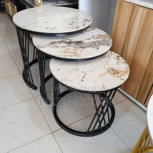 Meza ya Kahawa na Miguu ya Chuma Nyeusi