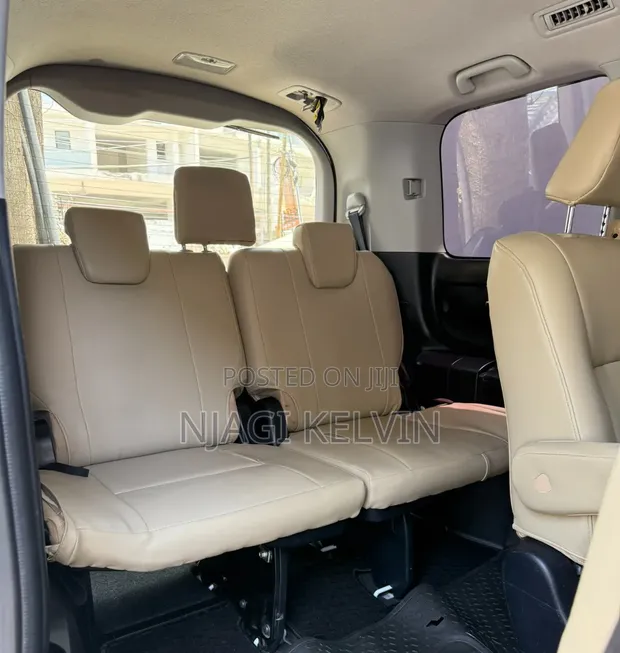 Toyota Noah 2017 Nyeupe - 1
