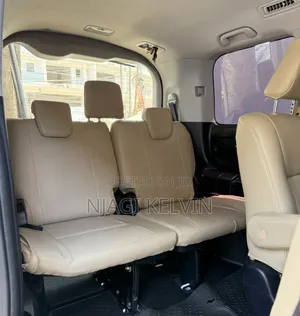 Toyota Noah 2017 Nyeupe