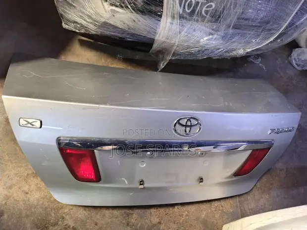 Toyota Premio Boot / Tailgate - 1