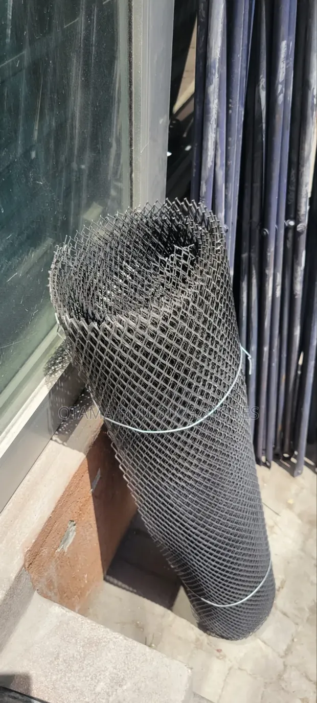 Expandable Metal Mesh 8ft x 4m - 1