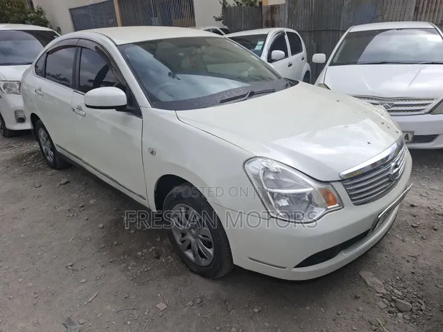 Nissan Bluebird Sylphy 2012 Nyeupe - 1