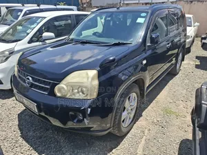 Nissan X-Trail 2010 Nyeusi