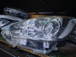Mataa ya Toyota Aqua Yasiyo Xenon (Yaliyotumika)