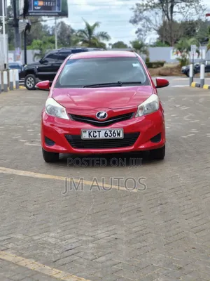 Toyota Vitz 1.3 FWD 5dr 2011 Nyekundu