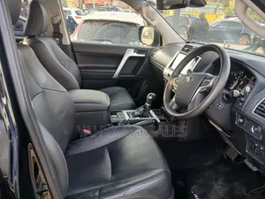 Toyota Land Cruiser Prado 2018 Nyeusi Matt