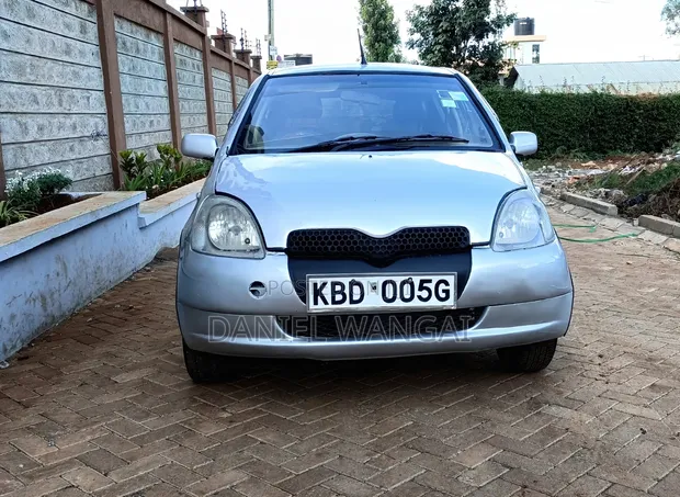 Toyota Vitz 2000 Silver - 1