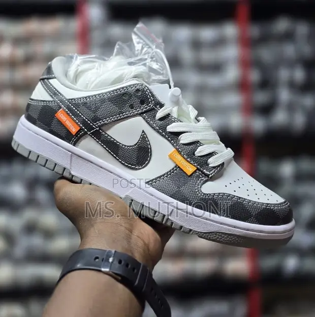 Louis Vuitton x Nike Dunk Low "Luxury Grey" Unisex - 1