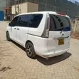 Nissan Serena 2012 Nyeupe - 3