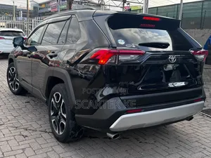 Toyota RAV4 Adventure 2019 Nyeusi
