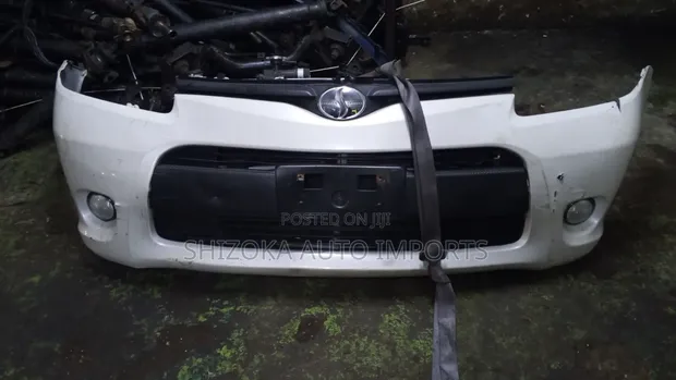 Toyota Sienta 2012 - Ex-Japan Nosecut - 1