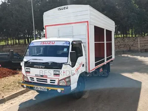 Truk Isuzu NPR 2004