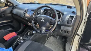 Mitsubishi Outlander 2007 Nyeupe