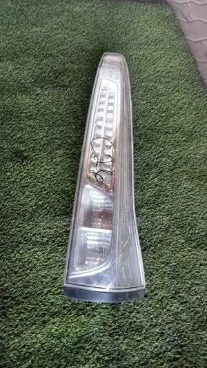 Nissan Serena C26 Taillight