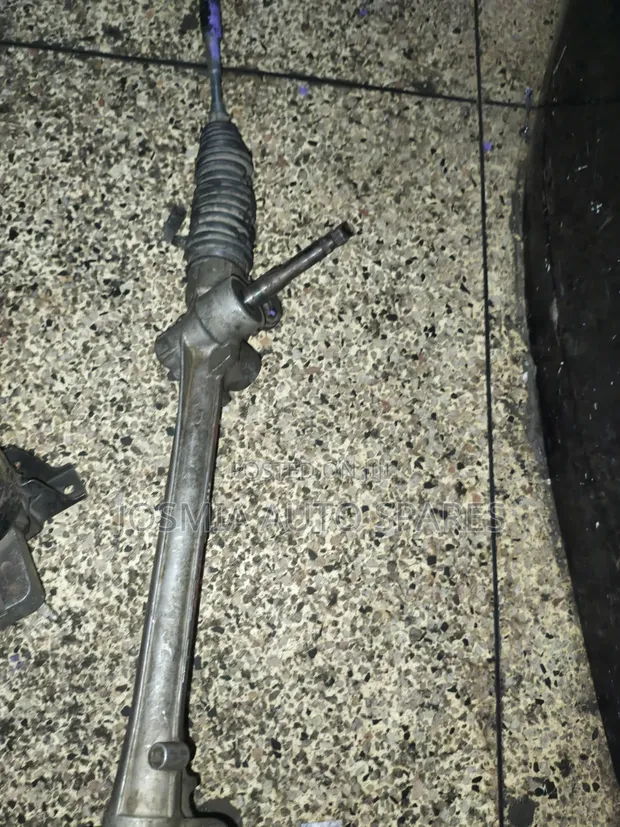 Toyota Vitz Steering Rack (Iliyo tumika) - 1