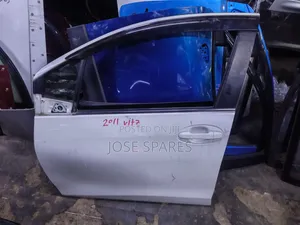 Mlango wa Mbele wa Toyota Vitz