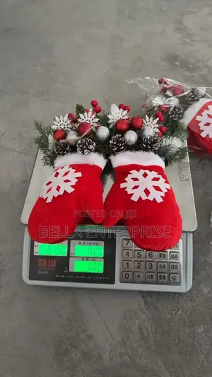 2-in-1 Christmas Garland Glove Shaped Flower Wreath with Light