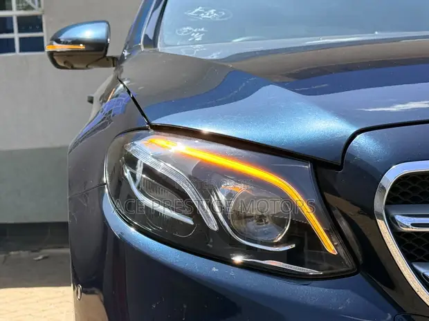 Mercedes-Benz E200 2018 Blue - 1