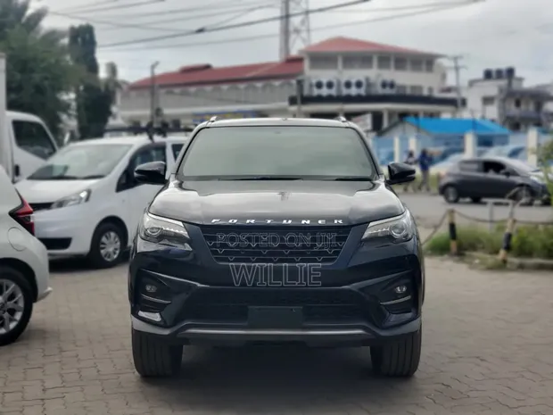 Toyota Fortuner 2019 Nyeusi - 1