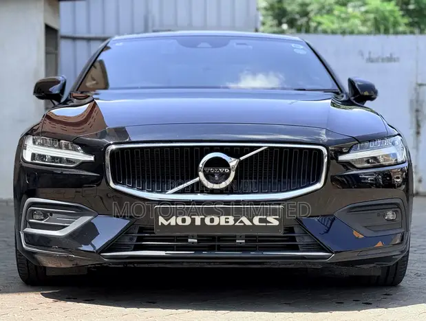 Volvo S60 T4 Momentum 2020 Black - 1
