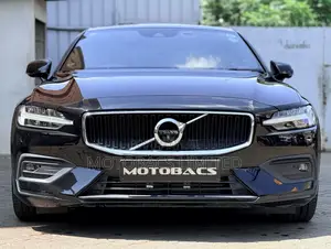 Volvo S60 T4 Momentum 2020 Nyeusi