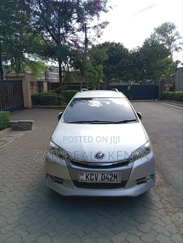Toyota Wish 2012 Silver - 1