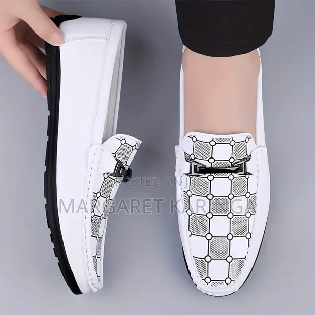 Men's Comfortable Loafers - 1