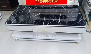 Kikombe Kipya Nyeusi cha Kahawa na Juu ya Marumaru