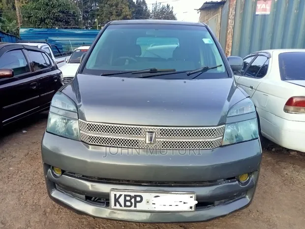 Toyota Voxy 2005 - Grey - 1