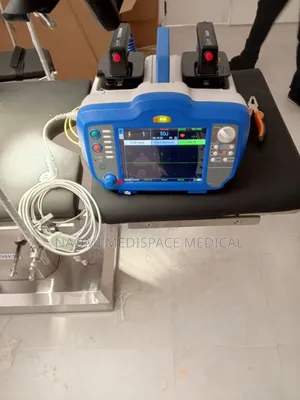 Defibrillator ya Mwongozo na Ufuatiliaji wa ECG
