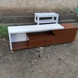 TV Stand Nyeupe na Mbao Nyeusi ya Kifahari - 2