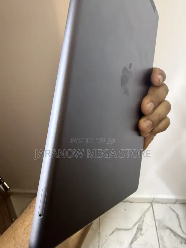 Apple iPad 10.2 (2021) 64GB Gray - 1