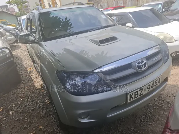 Toyota Fortuner 2007 Silver - 1
