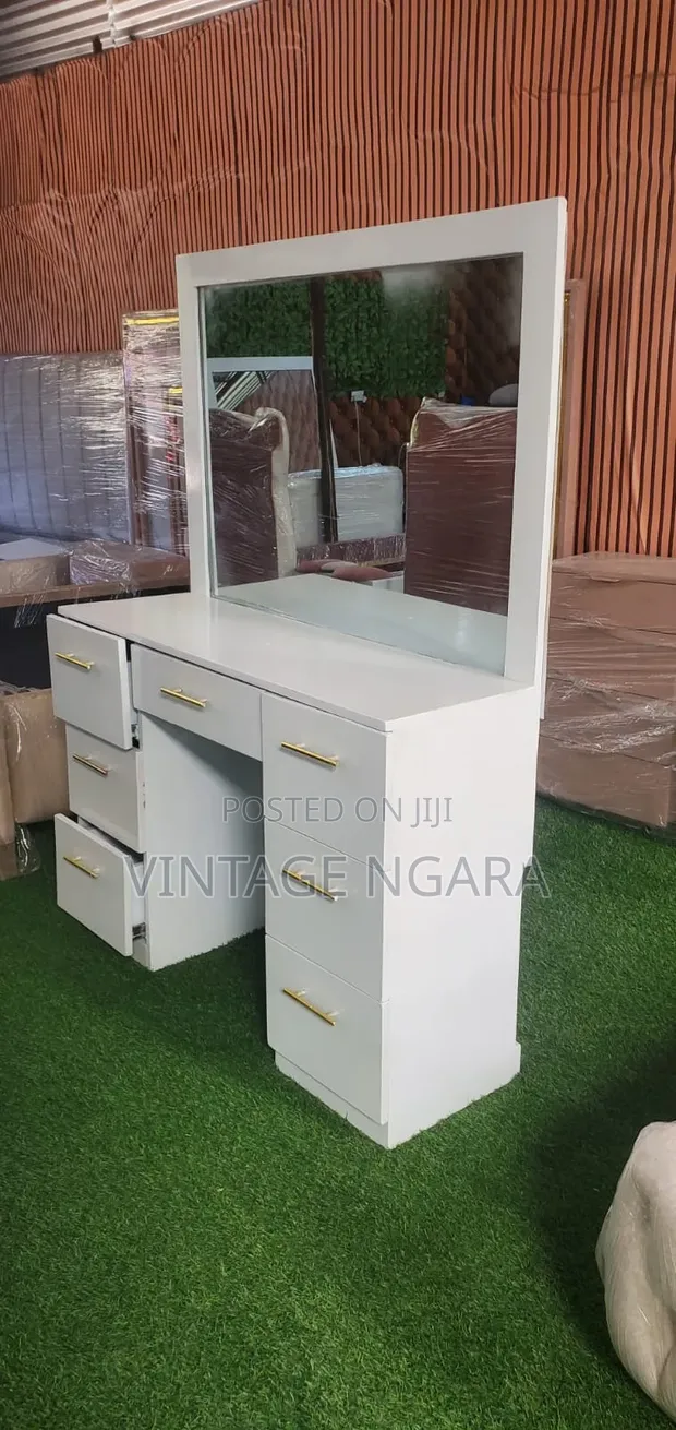 Set ya Vanity Nyeupe Bora yenye Droo za Hifadhi - 1