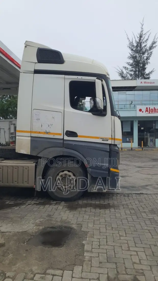 Mercedes-Benz Actros MP4 Tractor Unit - 1