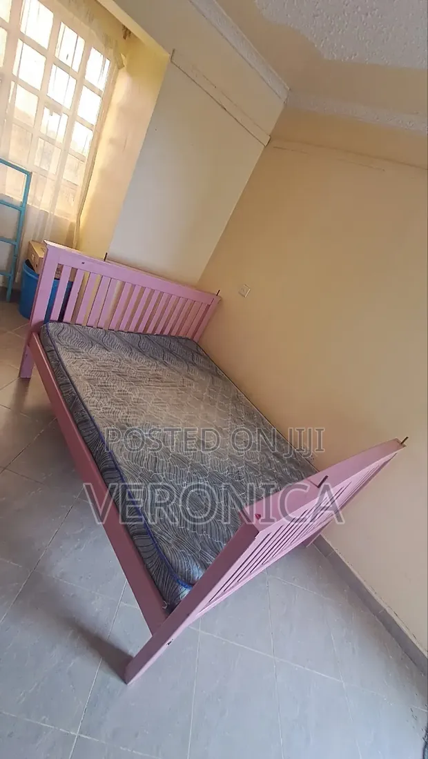 Kitanda cha Pink 5x6 na Godoro - 1