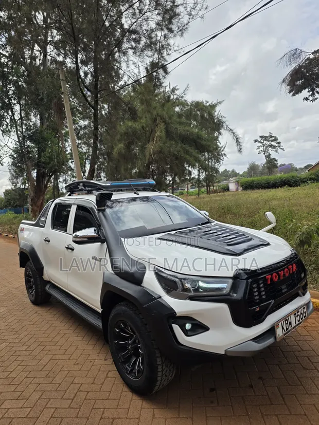 Toyota Hilux 2017 Nyeupe - 1